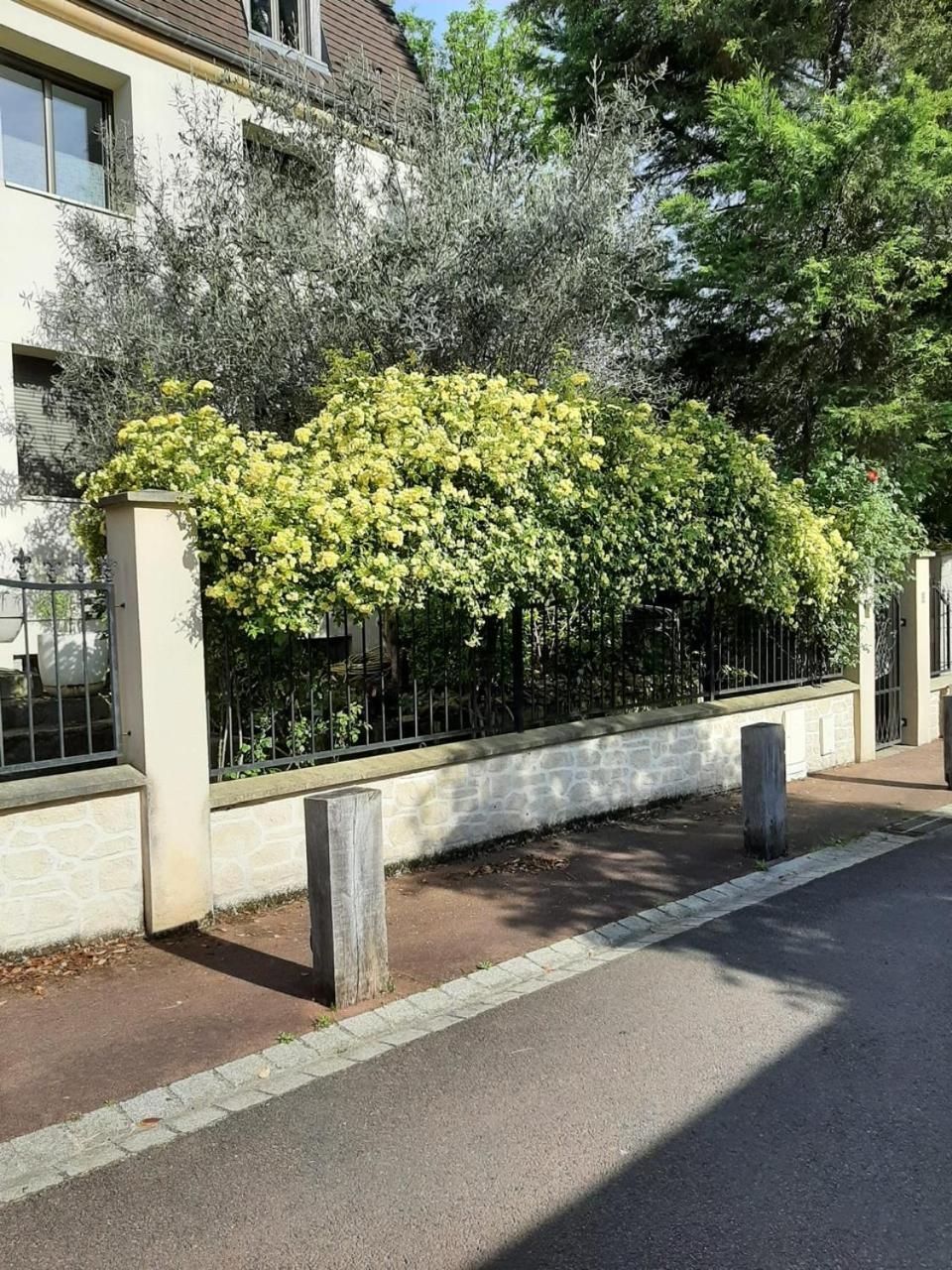 Sejour A La Chataigneraie Rueil-Malmaison Esterno foto